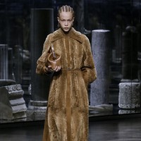 Fashion show koleksi busana Fendi Fall/Winter 2021 yang menjadi debut sang creative director Kim Jones F.oto: dok. Courtesy of Fendi.