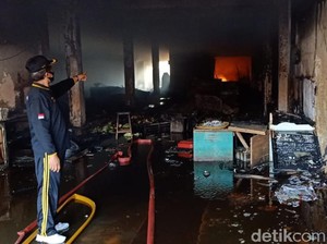 Api Kebakaran di Pasar Kota Banjarnegara Belum Padam hingga Pagi Ini