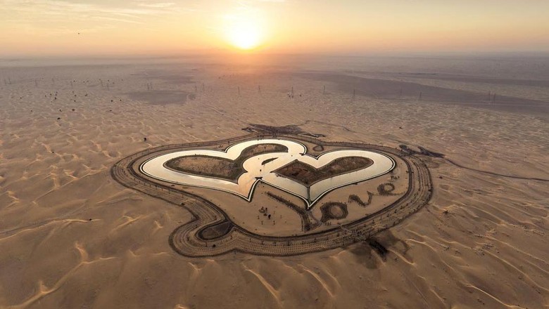 Love Lake Dubai Love Lake Dubai