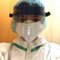 Dalam wawancara, Maggie pun bicara mengenai keputusannya menjadi perawat COVID-19. Aku merasa semua orang punya tugas dan tanggung jawab selama pandemi. Karena aku punya lisensi perawat aktif, aku merasa itu adalah hal yang tepat. Apalagi di New York City. Kota ini sudah sangat baik denganku dan aku ingin berbalas budi, tuturnya kepada People. Foto: Instagram @maggierawlins