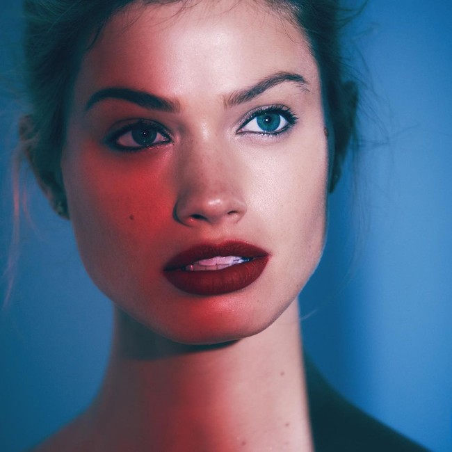 Maggie Rawlins menjadi salah satu pahlawan yang membantu dunia mengatasi virus Corona. Selama setahun belakangan ia ikut terjun di garda terdepan melawan COVID-19 sebagai perawat. Maggie pun baru-baru ini terpilih sebagai sosok inspiratif yang menghias majalah Sports Illustrated Swimsuit edisi terbaru. Foto: Instagram @maggierawlins