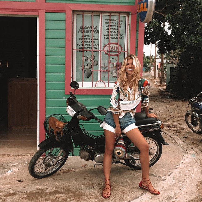 Maggie sendiri ditawari jadi model ketika bekerja sebagai perawat beberapa tahun lalu. Foto: Instagram @maggierawlins