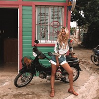 Maggie sendiri ditawari jadi model ketika bekerja sebagai perawat beberapa tahun lalu. Foto: Instagram @maggierawlins