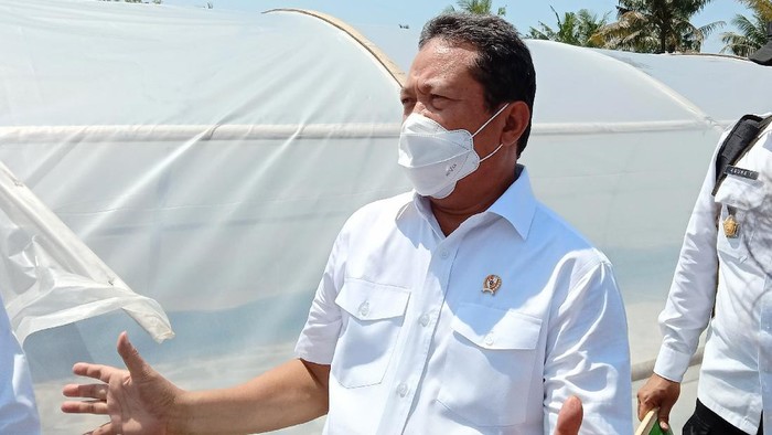 Menteri Kelautan dan Perikanan Sakti Wahyu Trenggono kunjungan kerja di Kampung Garam, Kebumen, Jawa Tengah