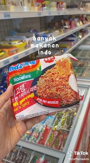 uniknya minimarket di Korea tanpa kasir. pembayaran pakai mesin yang dioperasikan sendiri.