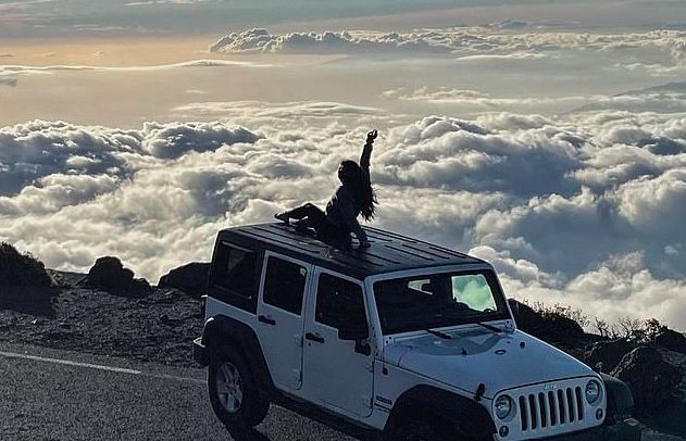 Mobil di atas awan