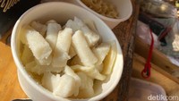Dalam sehari Hantteok bisa menghabiskan tteokbokki sampai 5-8 kg. Tersedia juga paket makanan siap olah untuk kamu yang mau masak di rumah.