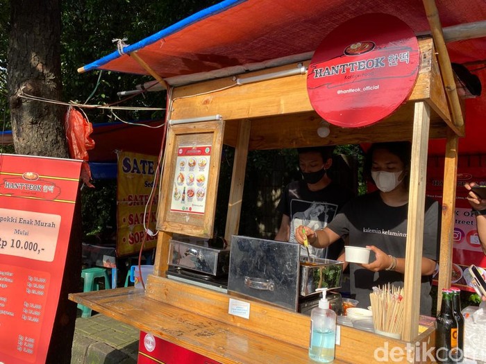 Modal Rp 10 Ribu Bisa Jajan Tteokbokki dan Oden Enak di Pinggir Jalan Modal Rp 10 Ribu Bisa Jajan Tteokbokki dan Oden Enak di Pinggir Jalan