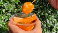 Tteokbokki dijual dalam 3 ukuran. Ada regular/kecil, medium, dan large. Untuk harga mulai dari Rp 10 ribu saja.