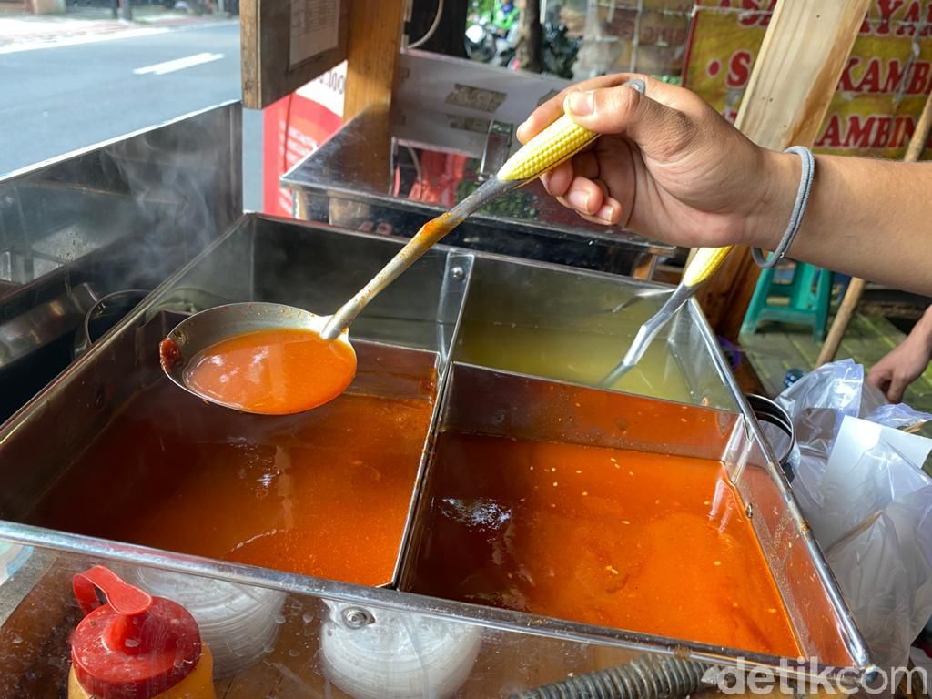 Modal Rp 10 Ribu Bisa Jajan Tteokbokki dan Oden Enak di Pinggir Jalan