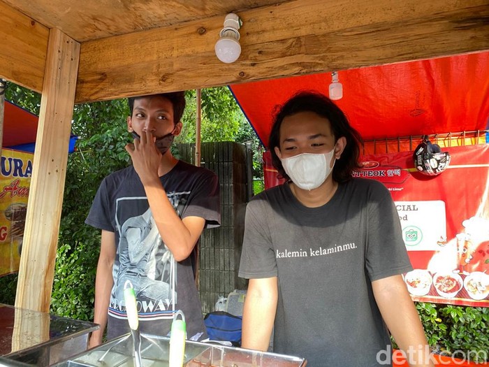 Modal Rp 10 Ribu Bisa Jajan Tteokbokki dan Oden Enak di Pinggir Jalan Modal Rp 10 Ribu Bisa Jajan Tteokbokki dan Oden Enak di Pinggir Jalan