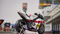 Yamaha memulai balapan di ajang Grand Prix pada tahun 1961. Ketika itu, tim terdiri dari lima pebalap muda, termasuk Fumio Ito yang memulai balapan bersama Yamaha pada 1957 dan finis ketiga di Motorcycle Grand Prix 250 cc pada 1963. Foto: Dok. Yamaha MotoGP