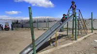 Menurut UNICEF, hampir 750.000 anak Suriah di negara tetangga, termasuk Lebanon, tidak bersekolah. AP/Hussein Malla  