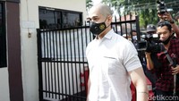 Okan datang untuk menanyakan terkait laporan Lee Sachi yang mengaku kehilangan di kediamannya tersebut. Pool/Palevi S/detikFoto