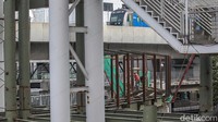 Jembatan penghubung dengan panjang 145 meter dibangun 5 lantai.