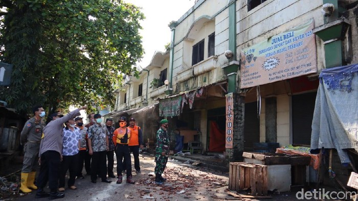 Pemkab Banjarnegara meninjau lokasi Pasar Kota Banjarnegara yang kebakaran
