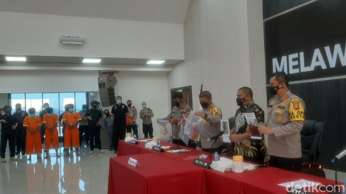 Polda Riau mengungkap rentetan teror terhadap pejabat Kejati Riau hingga sekretaris LAM Riau (Raja Adil/detikcom)