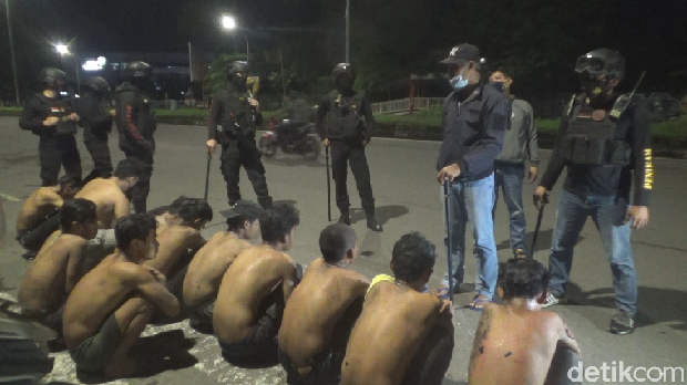 Polrestabes Makassar mengamankan 11 orang pelaku balap liar dan pengejek polisi (Reinhard Soplantila/detikcom)