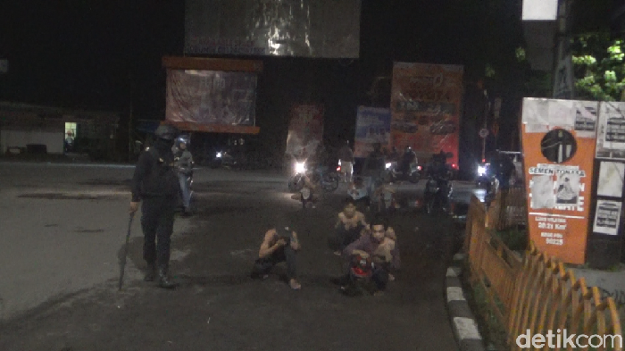 Polrestabes Makassar mengamankan 11 orang pelaku balap liar dan pengejek polisi (Reinhard Soplantila/detikcom)