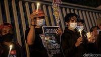 Polisi dan tentara Myanmar mengerahkan tindak kekerasan, termasuk menggunakan peluru tajam, dalam menghadapi para demonstran yang beraksi secara damai.
