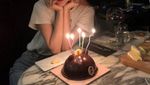 Cantiknya Rose BLACKPINK Saat Makan Roti dan Tempura