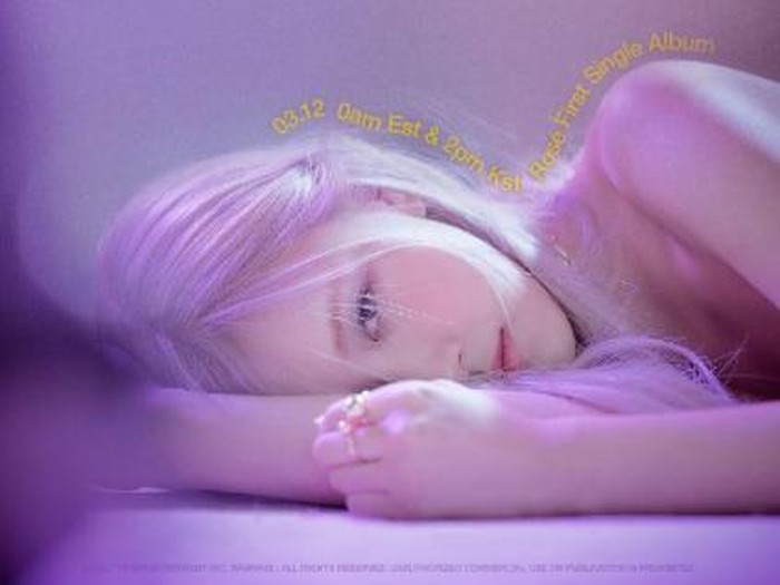 Cantiknya Rose BLACKPINK Saat Makan Roti dan Tempura