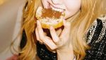 Cantiknya Rose BLACKPINK Saat Makan Roti dan Tempura