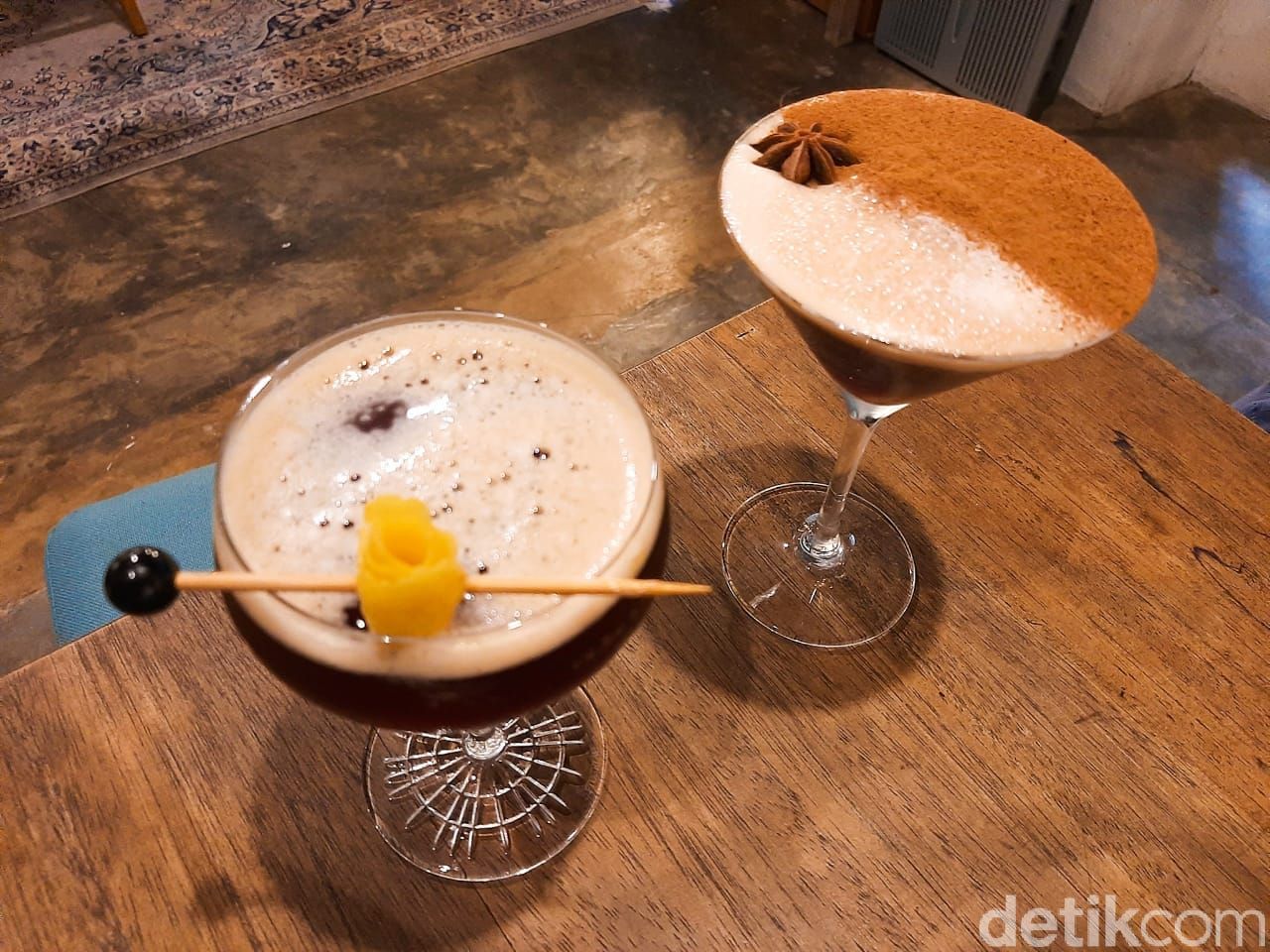 SUBO: Listening Bar Tersembunyi di Kawasan Cipete Utara, Jakarta Selata. Bisa menikmati musik dari piringan hitam (vinyl) dan menyantap coffee mocktail serta makanan homemade lezat.