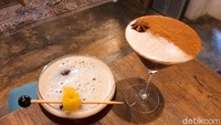 Menu coffee mocktail jadi signature drinks dari SUBO. Kami memesan Channel of Matting kopi dengan cita rasa kayu manis yang kuat. Ada juga Youthfull Folly yang memadukan kopi hitam dengan rasa buah markisa. Keduanya dibanderol harga Rp 65 ribu. Foto: detikFood/Yenny Mustika Sari