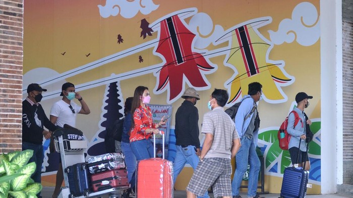 Bandara I Gusti Ngurah Rai akan menghentikan operasionalnya sementara Minggu (14/3) mendatang. Penutupan dilakukan karena bertepatan dengan perayaan Nyepi.