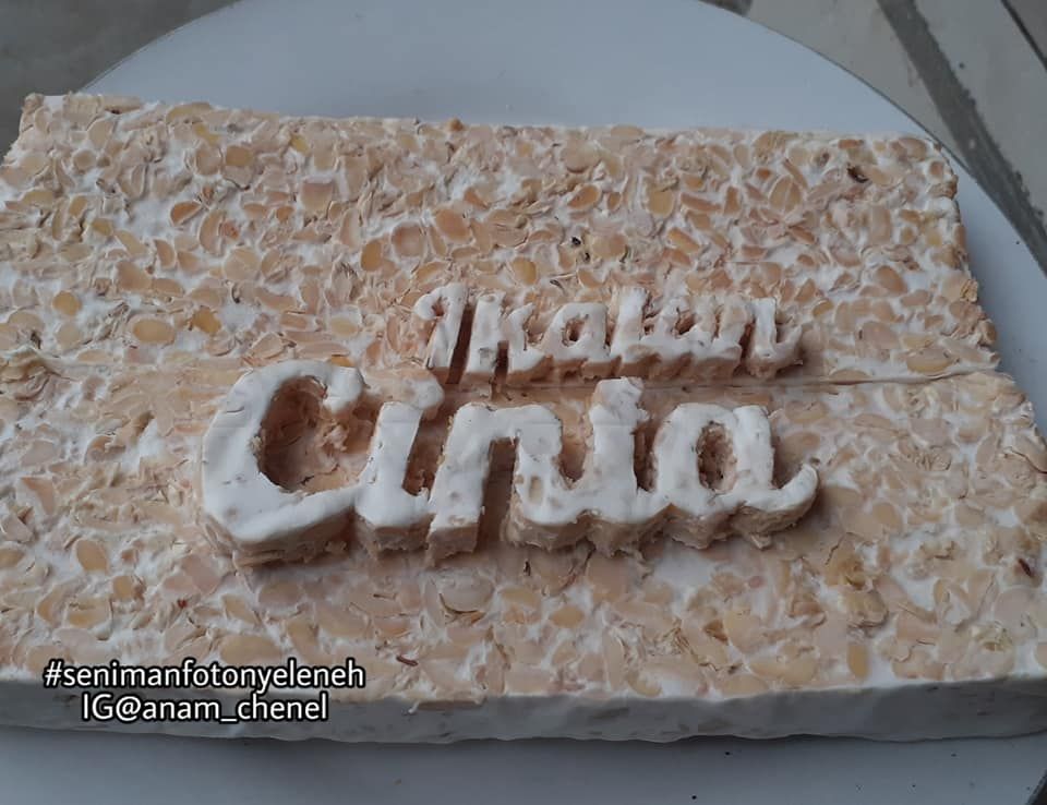 Kreatif! Pria Ini Bikin Tempe Goreng Bertuliskan 'Ikatan Cinta'