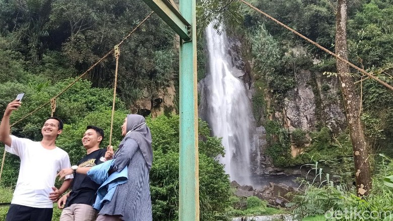 Air terjun Giritirta di Banjarnegara, Jateng