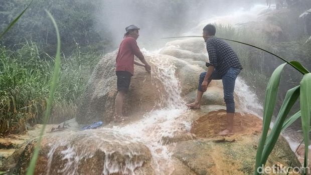 Air terjun Giritirta di Banjarnegara, Jateng