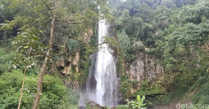 Air terjun Giritirta di Banjarnegara, Jateng