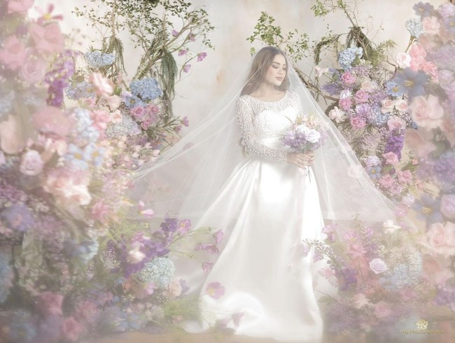 Prewedding Ter-hectic sepanjang sejarah... Mereka minta foto prewedding Hari Rabu.. Akhirnya jodohnya di Hari jumat pagi ini. Karena foto bakal di cetak langsung untuk acaranya di hari sabtu. Dalam 24 jam semuanya disiapkan, berasa sulap banget..., tulis keterangan dalam unggahan Instagramnya. Foto: Instagram/@fdphotography90