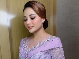 Cantiknya Aurel Hermansyah Saat Lamaran, Temanya Makeup Jatuh Cinta