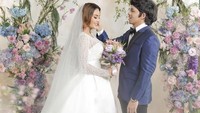 Pada 13/3/2021, Aurel Hermansyah dan Atta Halilintar melangsungkan lamaran. Acara keduanya yang dihadiri keluarga besar tampak meriah dan pasangan ini terlihat bahagia. Foto: Instagram @aurelhermansyah