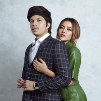 Loly cantik nya kebangetan, komentar salah seorang netizen. Yang persiapannya serba dadakan aja udah sekeren ini, tambah netizen lain. Walaupun kaya bimsalabim photoshootnya tapi hasilnya keren, ga kaleng2. Ditambah abang sama kakak makin kerennnnnnnn, komentar lainnya. Foto: Instagram/@fdphotography90