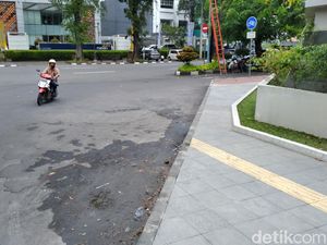 Guiding Block Tunanetra di Solo Rusak-Nabrak Tiang, Pemkot Janji Perbaiki