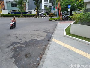 Guiding Block Tunanetra di Solo Rusak-Nabrak Tiang, Pemkot Janji Perbaiki