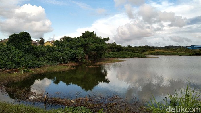 Ini Lokasi Ritual Bugil dan Mandi Bareng Aliran 'Hakekok' Ritual bugil yang dilakoni pengikut kelompok 'Hakekok Balakasuta' menggegerkan warga Karang Bolong, Pandeglang, Banten. Ini lokasinya!