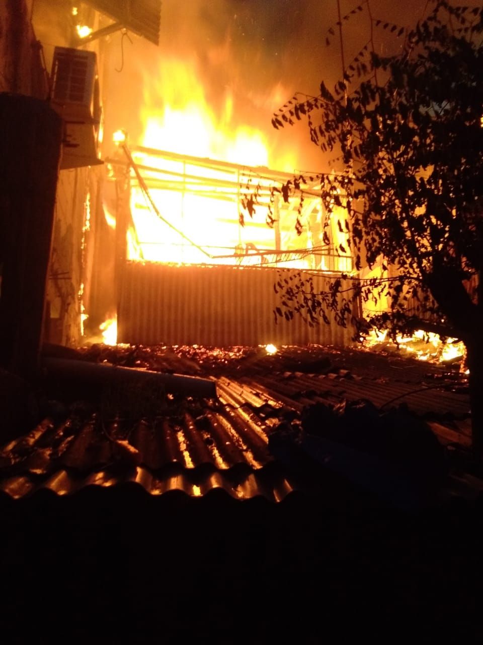 Kebakaran di Kwitang, Senen, Jakarta Pusat, Sabtu (13/3).