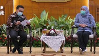 Ada beberapa hal yang disampaikan dalam sela-sela audiensi tersebut. Pertama, terkait penunjukan BKKBN menjadi koordinator penanganan stunting di Indonesia, Hasto meminta masukan dari Gubernur bagaimana strategi yang tepat untuk penanganan stunting di Jawa Timur. 
