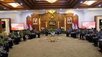 Sementara itu, menurut Gubernur, saat ini ada tiga sistem yang digunakan untuk mendata kasus stunting dan setiap sistem angka stunting berbeda-beda. Oleh karenanya, ia mengharapkan agar hanya ada satu sumber sehingga bisa dijadikan dasar intervensi di kabupaten/kota.
