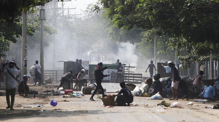 Jumlah demonstran yang tewas ditembak dalam unjuk rasa antikudeta terbaru di Myanmar bertambah menjadi enam orang.