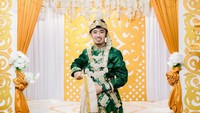 Pernikahan ustaz Syam dan Jihan disiarkan langsung dalam channel YouTube Viding Co. Ustaz pengisi acara program Islam Itu Indah ini menikah di usia 28 tahun. Foto: Instagram syam_elmarusy