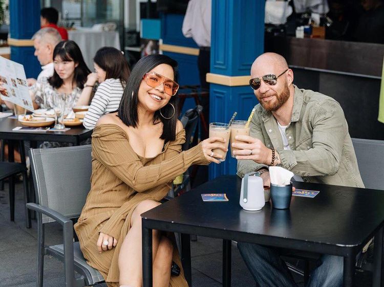 Lihat Romantisnya Melaney Ricardo dan Tyson saat Ngopi Bareng
