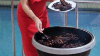 Pada hari natal kemarin, Melaney Ricardo merayakan di rumah bersama keluarga. Melaney juga menghidangkan daging dalam jumlah yang banyak. Foto: Instagram @melaney_ricardo