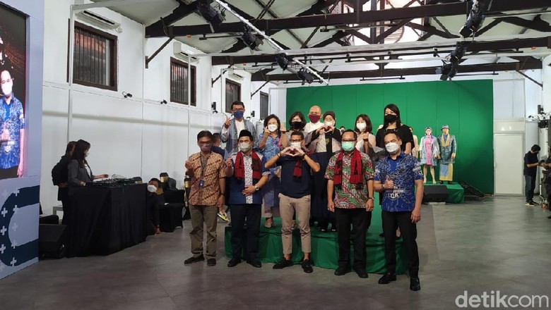 Menparekraf Sandiaga Uno meresmikan Creative Hub Semarang Menparekraf Sandiaga Uno meresmikan Creative Hub Semarang, Sabtu (13/3/2021).