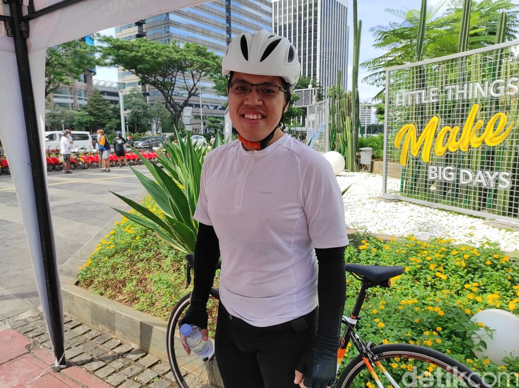 Pesepeda roadbike di Jl Jenderal Sudirman-MH Thamrin. (Azhar/detikcom)